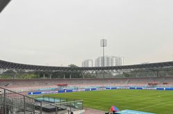 Mưa nặng hạt tr&ecirc;n s&acirc;n Kuala Lumpur trước trận b&aacute;n kết của tuyển Việt Nam
