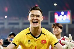 Patrik Lê Giang, 'người nhện' trong khung gỗ và cơn đau đầu của HLV Kim Sang-sik