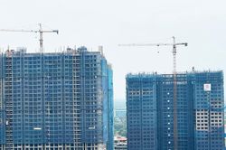 Dự án ở phường từng đông dân nhất Hà Nội nhiều lần lỡ hẹn, 3 tòa chung cư vẫn ngổn ngang