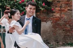 Yêu cô gái yếu chân từ lần đầu gặp, chàng trai Ninh Bình bế đi đăng ký kết hôn