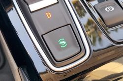 Không cần đạp phanh nhiều, xe điện làm điều này bằng cách nào?
