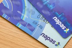 Cách kiểm tra tiền trong thẻ ATM nội địa khi đi nước ngoài