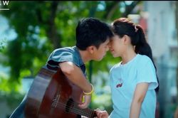 'Mùa hè năm ấy' tập 5: Khánh và Phương trao nhau nụ hôn đầu đời
