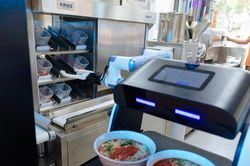 Trung Quốc khai trương quán mỳ do robot vận hành hoàn toàn