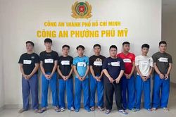 Bị 'nhìn đểu' lúc ăn nhậu, hai nhóm hỗn chiến, 9 người bị bắt ở TPHCM