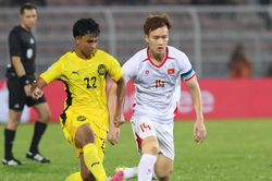 Tuyển Việt Nam 2-0 Malaysia: Hoàng Đức nhắc vai trò của Quang Hải