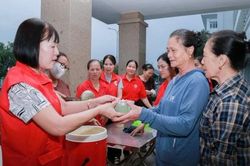 Những phần cháo nghĩa tình dành tặng người bệnh khó khăn ở Quảng Ninh