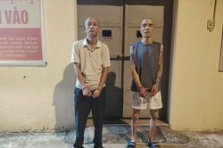 Kiểm tra vi phạm giao thông, phát hiện 2 đối tượng tổ chức sử dụng ma túy