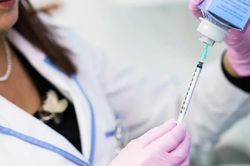 Cảnh báo rủi ro từ trào lưu tiêm peptide vào cơ thể để cải thiện vóc dáng