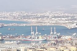 Israel tiếp nhận hàng nghìn tấn trang thiết bị quân sự tại cảng Haifa