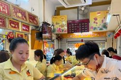 Thị trường vàng tuần từ 10-16/8: Giá giằng co, người mua vẫn chịu lỗ