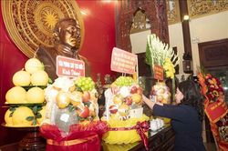 Phó Chủ tịch nước Võ Thị Ánh Xuân dâng hương tưởng nhớ Chủ tịch Tôn Đức Thắng