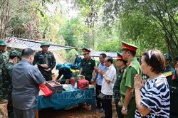 Khai quật, cất bốc các phần mộ liệt sĩ tại khu vực đồi Đá Vôi