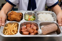 Kiểm soát béo phì trẻ em từ môi trường học đường