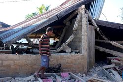 Indonesia khẩn trương tìm kiếm người sống sót sau trận động đất độ lớn 7,7