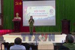 Tuy&ecirc;n truyền ph&aacute;p luật cho h&agrave;ng trăm người d&acirc;n bi&ecirc;n giới