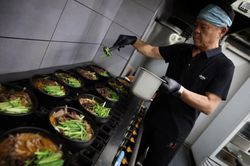 Người dân Hàn Quốc tiễn món thịt chó trước lệnh cấm toàn quốc từ năm 2027