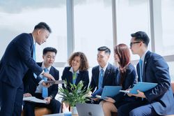 Lối thoát cho kênh đại lý bảo hiểm giữa cơn bão 'niềm tin'