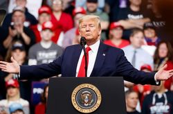 Tổng thống Trump chuẩn bị chi hàng chục triệu USD hỗ trợ ứng viên Cộng hòa trước bầu cử giữa nhiệm kỳ