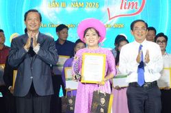 Th&iacute; sinh Trần Thị Cẩm Hồng đoạt giải nhất Cuộc thi &ldquo;Tiếng h&aacute;t từ tr&aacute;i tim&rdquo; lần thứ III