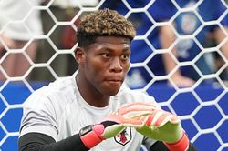 PSG dừng đ&agrave;m ph&aacute;n mua thủ m&ocirc;n Zion Suzuki gi&aacute; 35 triệu euro do ph&iacute;a đại diện đ&ograve;i hoa hồng