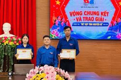 Đoàn xã Tuy Phước Tây trao giải cuộc thi “Nét đẹp tình nguyện hè”