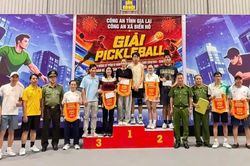 Gần 40 tay vợt tranh tài tại Giải Pickleball Công an xã Biển Hồ