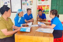Nỗ lực đưa chính sách bảo hiểm y tế đến người dân vùng cao
