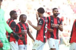 Manchester United thua thảm 2-4 trước AC Milan: H&agrave;ng thủ mơ ngủ v&agrave; nỗi lo trước m&ugrave;a giải mới
