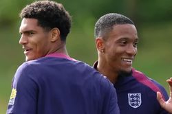 Mikel Arteta đứng trước bài toán nhân sự: Lựa chọn Ezri Konsa hay Jarell Quansah cho Arsenal?