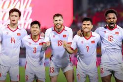 Xu&acirc;n Son lập c&ocirc;ng, Việt Nam thắng Malaysia 2-0