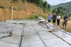 Hỗ trợ gia đình bị sập nhà do mưa lốc