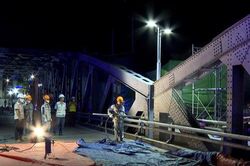 Thay áo mới cho cầu Trường Tiền
