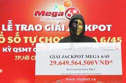 Mua vé từ người bán dạo trong lúc ngồi uống cà phê, cựu quân nhân tại TP. Hồ Chí Minh trúng xổ số Vietlott hơn 29,6 tỷ đồng