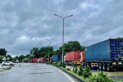 Quảng Trị: Bao giờ mới có bãi đỗ xe chờ thông quan xuất khẩu?