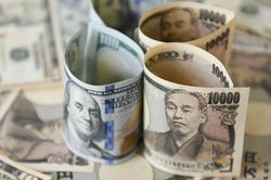 USD lao dốc, triển vọng khó đoán định; yên Nhật hối thúc NHTW tăng lãi suất