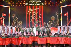 Rực rỡ đ&ecirc;m nghệ thuật '81 M&ugrave;a B&igrave;nh Y&ecirc;n' tại tr&aacute;i tim Thủ đ&ocirc;