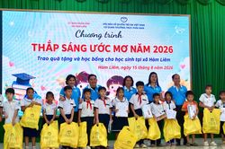 Hội Bảo vệ quyền trẻ em Việt Nam tiếp sức đến trường cho 100 học sinh tại Lâm Đồng