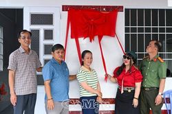 Công an tỉnh An Giang bàn giao 2 căn nhà '19/8' tại xã Vĩnh Thanh