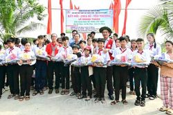 Nối nhịp cầu giao thông, lan toả những tấm lòng nhân ái