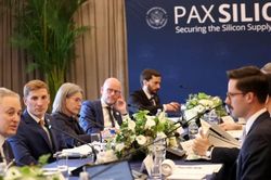 Pax Silica: Mỹ muốn đối tác chọn phe trong cuộc đua AI với Trung Quốc