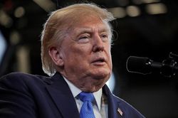 Iran cứng rắn về eo biển Hormuz, ông Trump nói Mỹ phải chấp nhận giá xăng cao