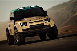 Tin xe 16/8: Defender Dakar 635 mã lực, McLaren trở lại số sàn