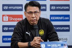 Chưa đấu đội tuyển Việt Nam, HLV Malaysia vẫn được ca ngợi