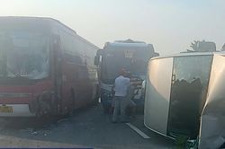Xe khách đâm 2 ô tô trên cao tốc Nội Bài - Lào Cai