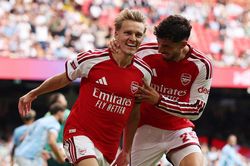 Arsenal thắng Man City 3-0, gi&agrave;nh Si&ecirc;u c&uacute;p Anh
