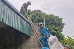Người dân vùng ngoài đê sông Hồng chủ động ứng phó lụt bão