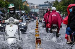 Cảnh báo mưa to, lốc, sét ở TPHCM và Nam Bộ hôm nay