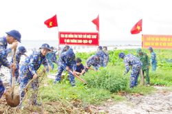 Sôi nổi ngày 'Chủ nhật xanh' ở Trường Sa