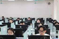 Gần 90% thanh thiếu niên Việt Nam dành trung bình 5–7 giờ mỗi ngày trên Internet
